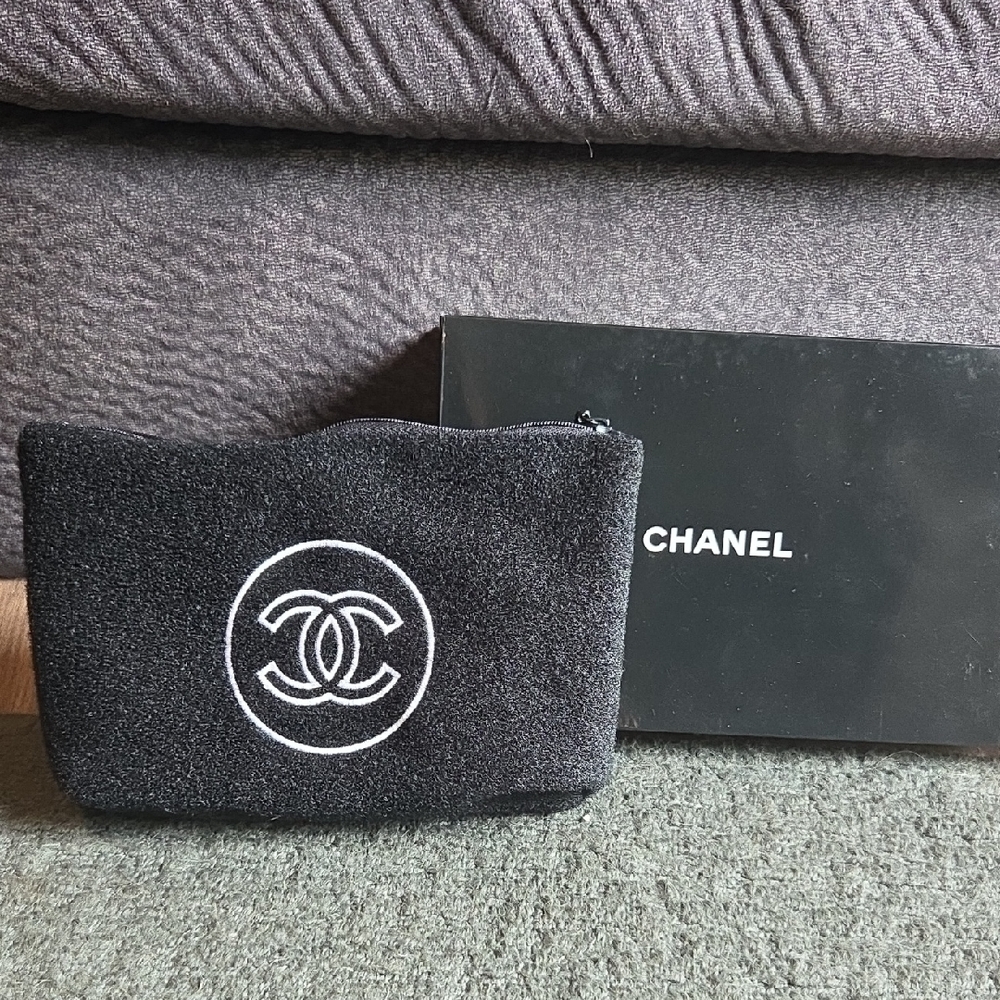 Black Textured Logo Pouch-Gift With Purchase Chanel